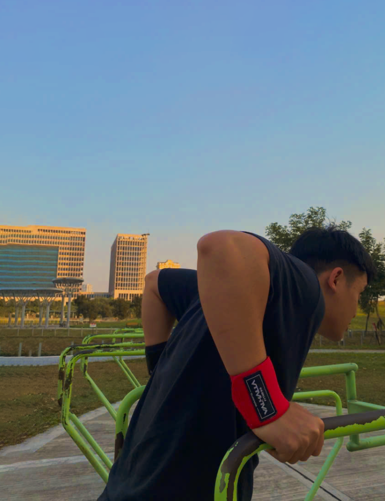 Quấn Cổ Tay Gym Có Thật Sự Cần Thiết Không? quấn cổ tay gym wrist wraps là gì có nên dùng quấn cổ tay